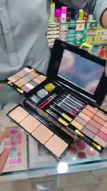 BIG BOOM BEAUTY EYE SHADOW MAKEUP PALLETE TYA