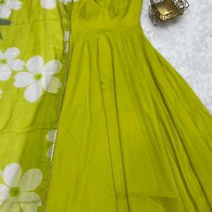 Women's Printed Georgette Ethnic Wear Lightweight Sweetheart Neck Sleevesless Gown with Dupatta